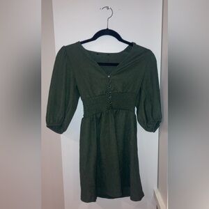 This dress is in great condition and very comfortable!